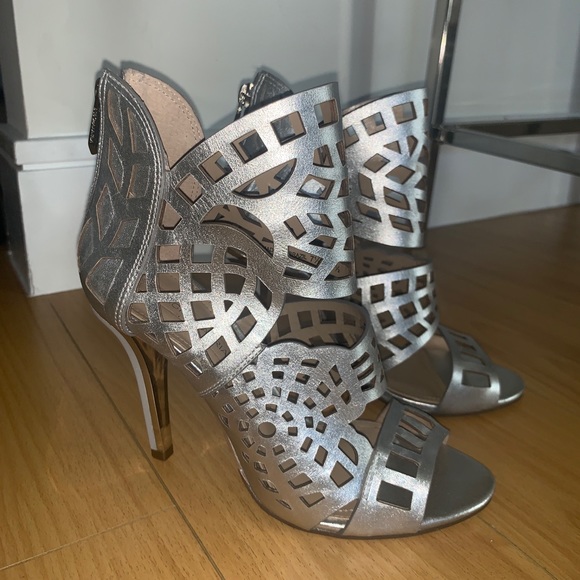 BCBG heels - Picture 2 of 4